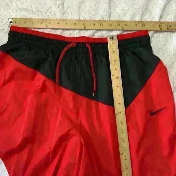 Nike Loose Fit‎ Above Knee Length basketball shorts. Size XL - Picture 10 of 12